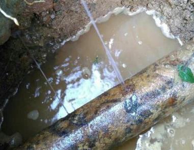 陆河楼顶渗水维修公司分享下地暖漏水的原因及检测方法。